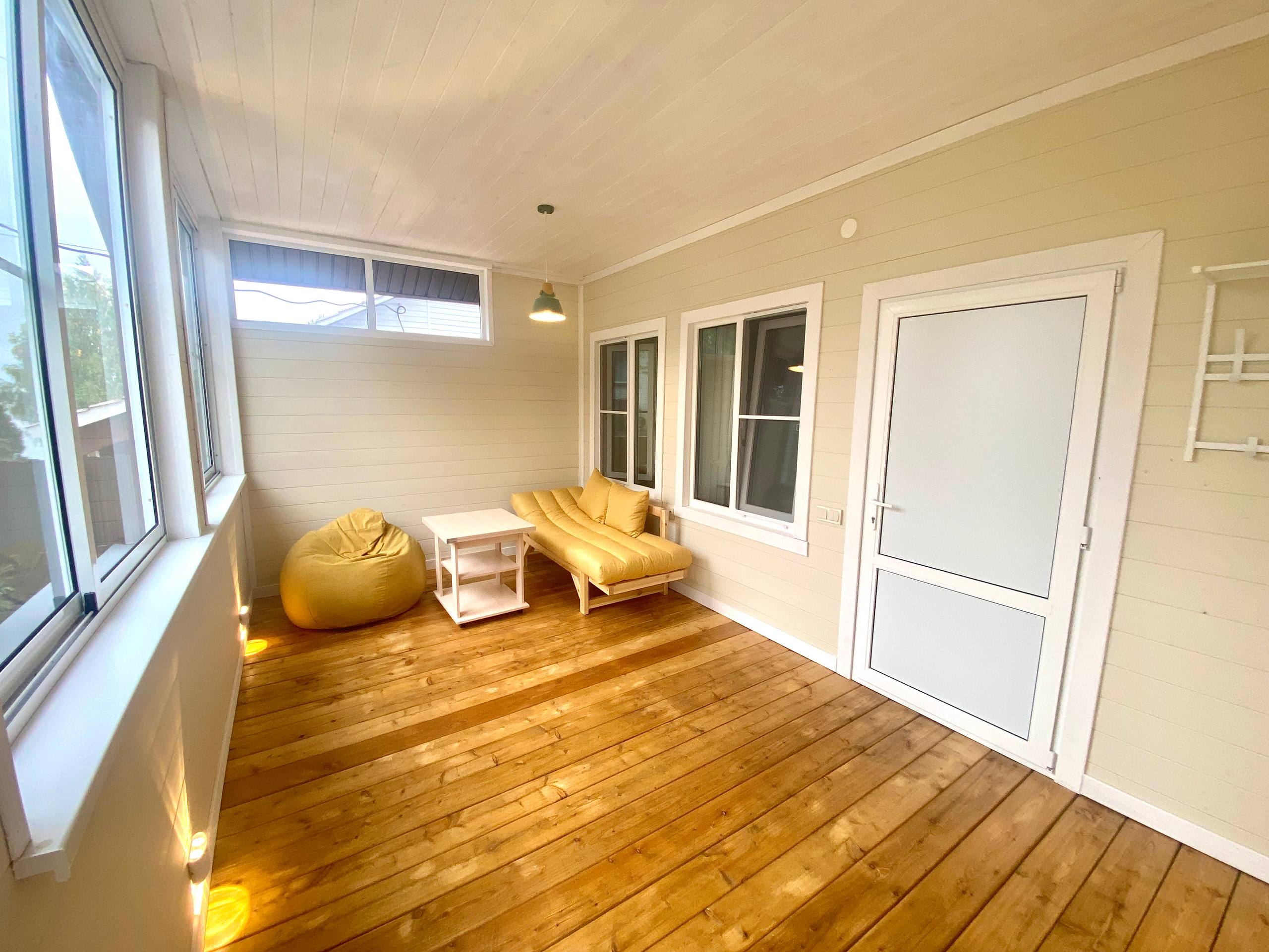 Веранда у дома